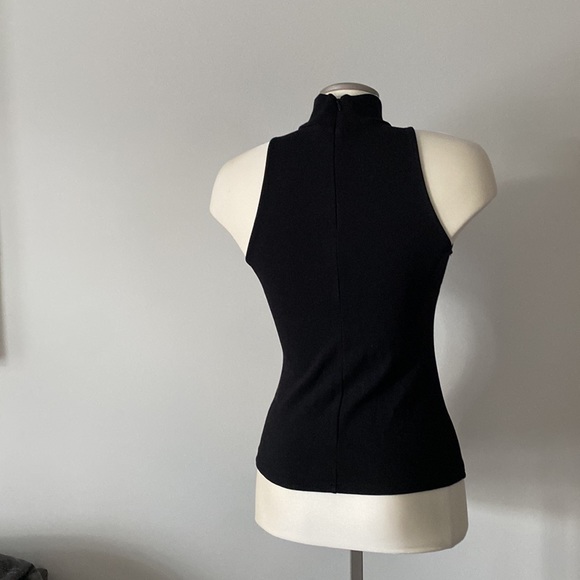 H&M High Neck Sleeveless Top 🖤 - Picture 3 of 6